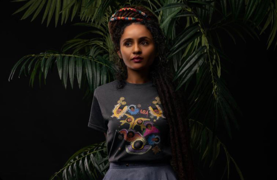 Angels መልአክት ቲ-Shirt